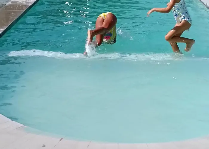 Konukevi Olivo De Reis Caldas De Reis